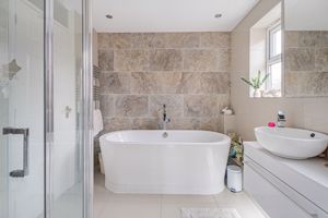 Jack And Jill En-Suite 4- click for photo gallery